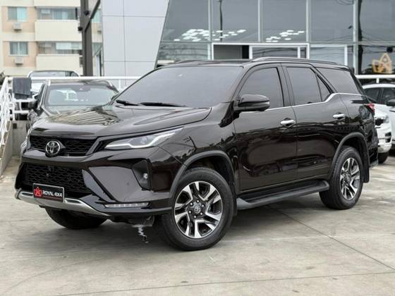 TOYOTA HILUX SW4 2.8 D-4D TURBO DIESEL SRX PLATINUM 7L 4X4 AUTOMÁTICO